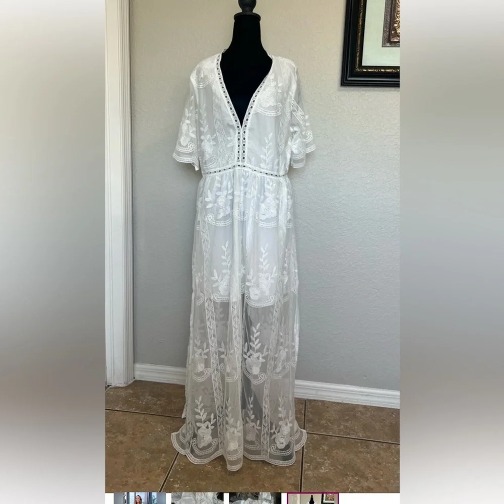 Elegant White Lace Maxi Dress - Picture 2 of 5